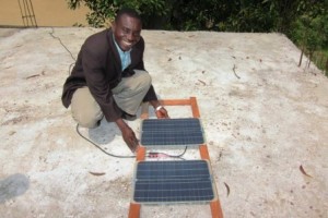 15_Installing solar panels on the roof for maternity kit