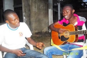 Chirac teaching guitar to Maxi at main Kinshasa university