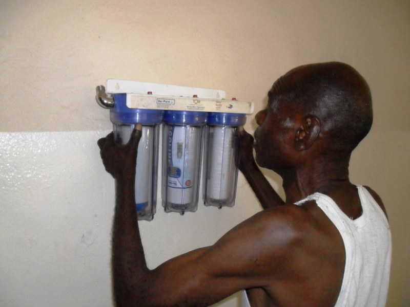 Installing filter for drinking water