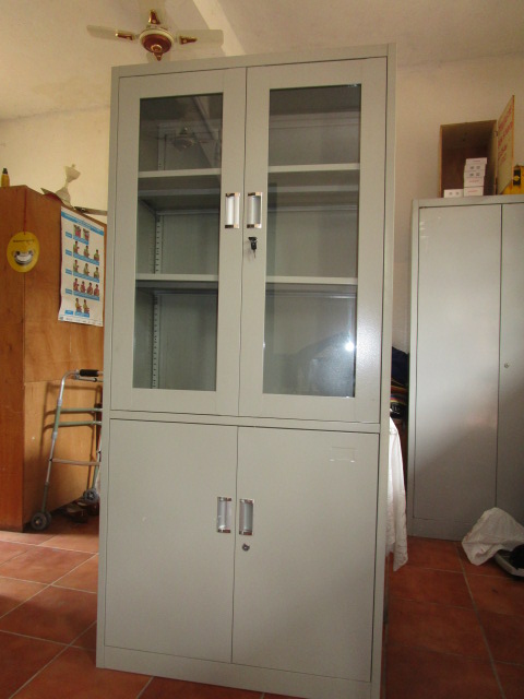 Cupboard to keep sterile equipment