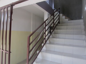 Les escaliers qui mènent au bloc opératoire