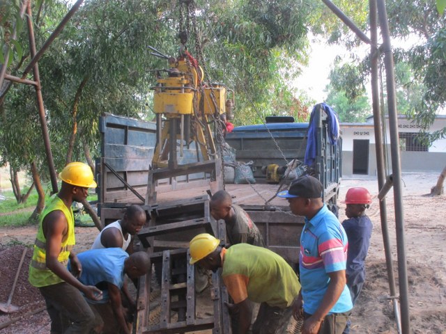 Unloading drilling equipment