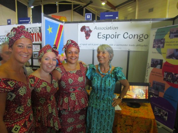 Posing with volunteers from another African association
