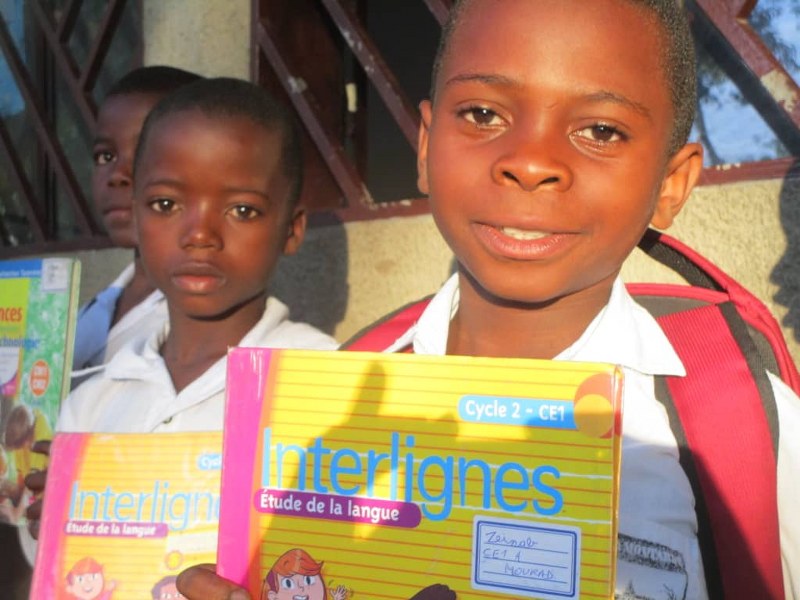 Distribution of school books from the French School of Kinshasa
