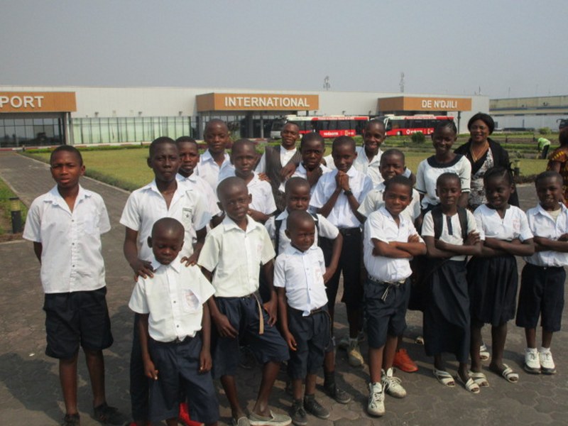 Nos élèves de CM2 à l'aéroport international de Kinshasa