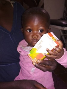 Le don de médicaments faits par Neema a aidé à sauver la vie de cette petite fille