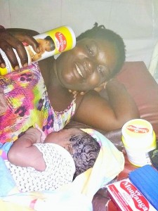 Le don de produits sanitaires fait par Marsavco est d'une grande aide pour les mamans et les bébés